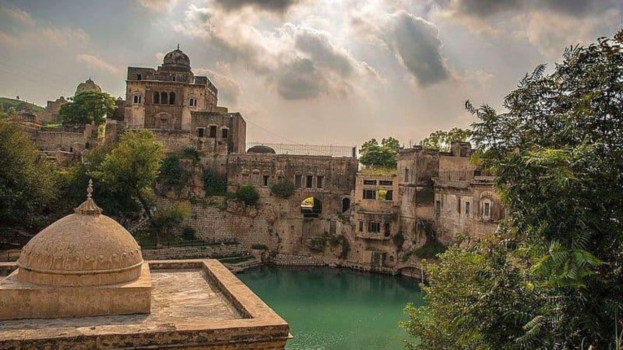 Katas Raj Temple: पाकिस्तानातील कटसराज मंदिर का आहे हिंदूंसाठी पवित्र? जाणून घ्या भगवान शंकरांच्या अश्रूंशी काय आहे संबंध