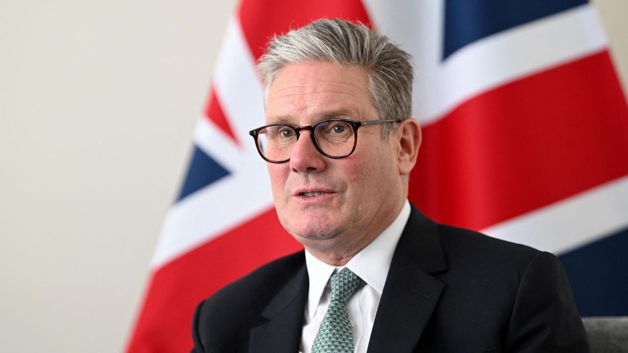 Keir Starmer Resign : ब्रिटनच्या राजकारणात मोठी उलथापालथ! PM स्टार्मर आज राजीनामा देणार? त्यांच्याच पक्षातील खासदारांकडून मागणी