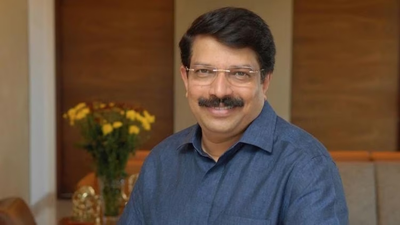 Maharashtra Politics : ‘आज सहा खासदार गेले, उद्या १२ जातील’; उबाठाला आणखी धक्क्याचा किरण पावसकरांचा दावा