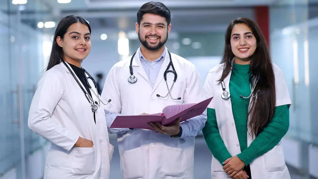 MBBS Seats Statistics: ‘एक सरकारी जागा, ३६ दावेदार!’ यंदा नीट परीक्षेत चुरस वाढली; जाणून घ्या सरकारी आणि खाजगी जागांची आकडेवारी