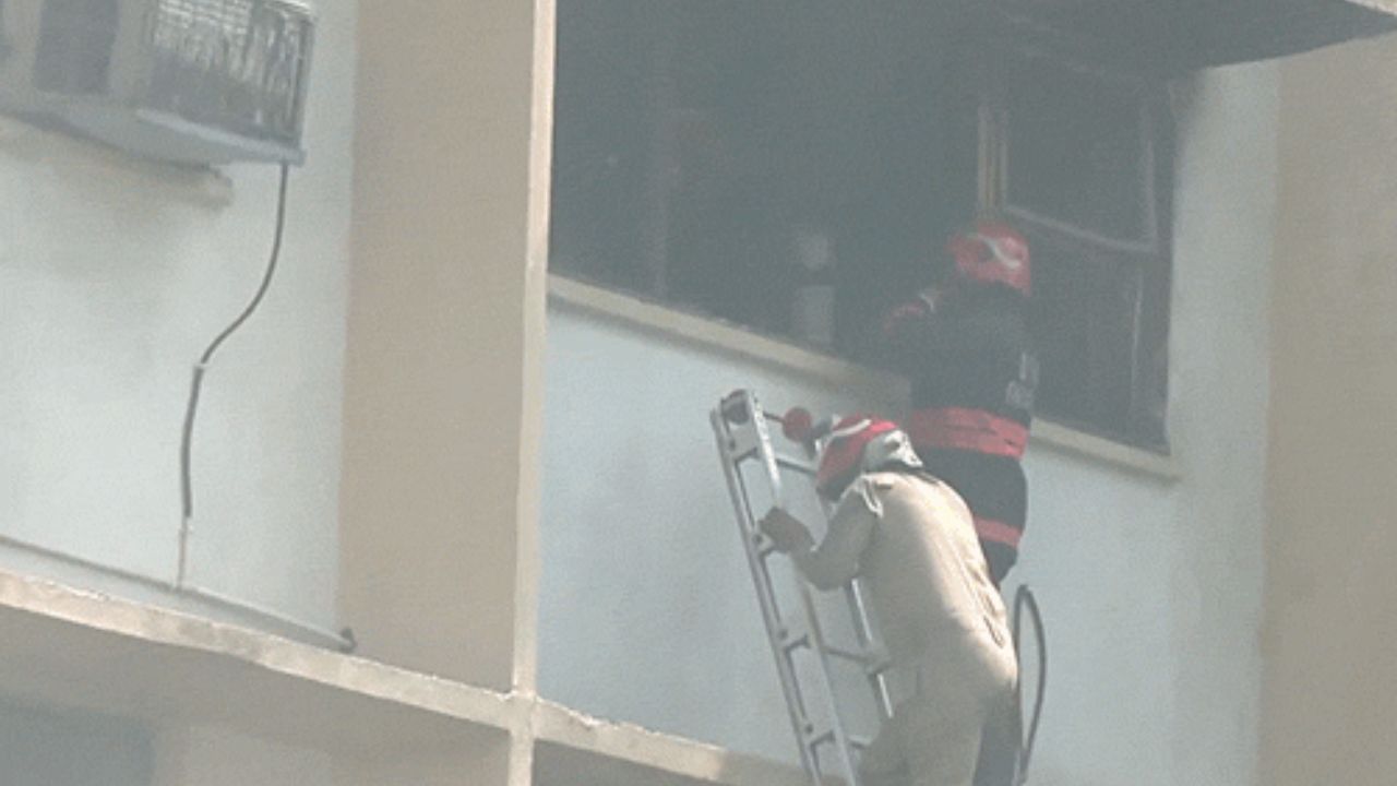 Ministry of Education office fire: दिल्लीत मोठी दुर्घटना! शिक्षण मंत्रालयाच्या ‘स्कूल ऑफ प्लॅनिंग अँड आर्किटेक्चर’ कार्यालयात भीषण