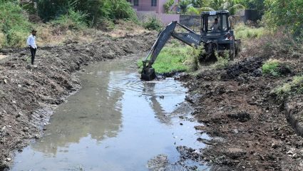 PCMC News: पावसाळा तोंडावर तरी पिंपरी-चिंचवडमध्ये रस्त्यांची कामे अर्धवट; महापालिकेचा मात्र ९२% नालेसफाईचा दावा PCMC pre monsoon