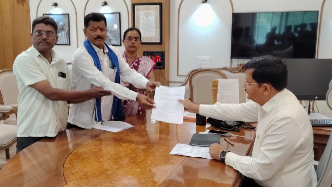 Gharkul Yojana benefits: ‘आर्थिकदृष्ट्या दुर्बल असूनही लाभ मिळेना’; घरकुलाच्या मागणीसाठी अरविंद हजारे ॲक्शन मोडमध्ये!