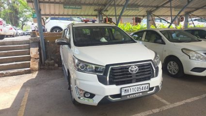Satara ZP CEO Yashini Nagarajan: सातारा जिल्हा परिषदेच्या सीईओ याशिनी नागराजन यांच्या वाहनावरील दिव्यावरून वादाची ठिणगी