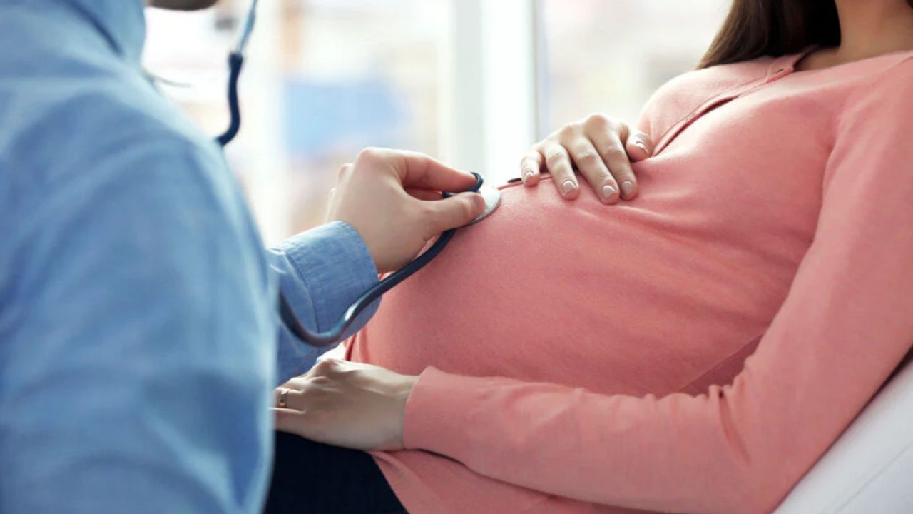 Maternal healthcare: राज्यात मातृ-बाल आरोग्यात मोठी प्रगती! राष्ट्रीय कुटुंब आरोग्य सर्वेक्षणातून सकारात्मक चित्र समोर