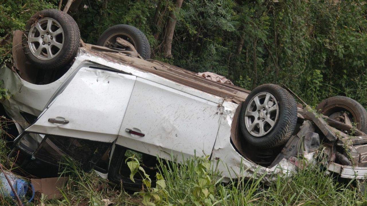 Masur road accident : गणपतीपुळ्याला निघाल्या कारचा भीषण अपघात; एकाचा मृत्यू, एक गंभीर जखमी