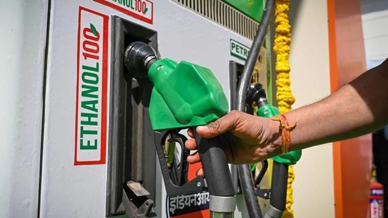 E100 Fuel Policy: लवकरच पेट्रोल-डिझेलला सुट्टी! 100% इथेनॉल इंधनाला मिळाला हिरवा कंदील, पाहा नेमका काय बदल होणार?