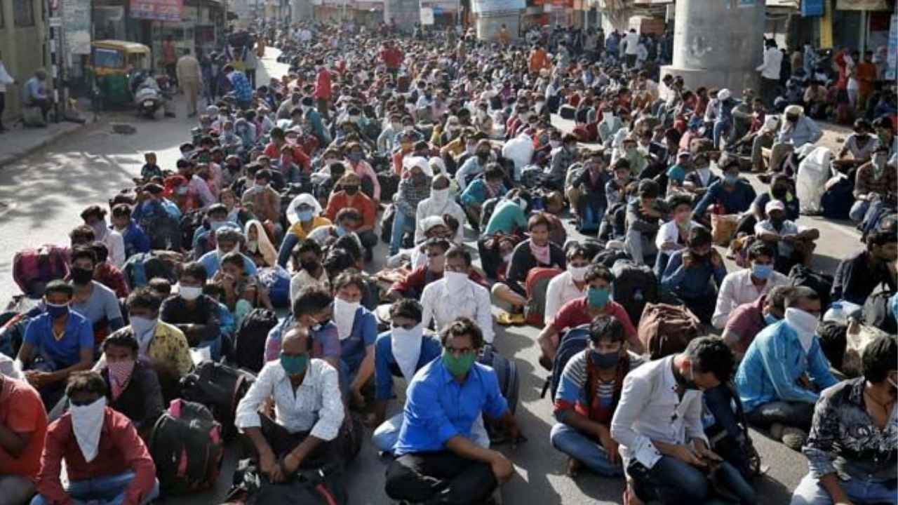 गावांमध्ये काम मिळेना, शहरातही वाढलं टेन्शन! मे महिन्यात बेरोजगारीची धक्कादायक आकडेवारी, अर्थव्यवस्था संकटात?
