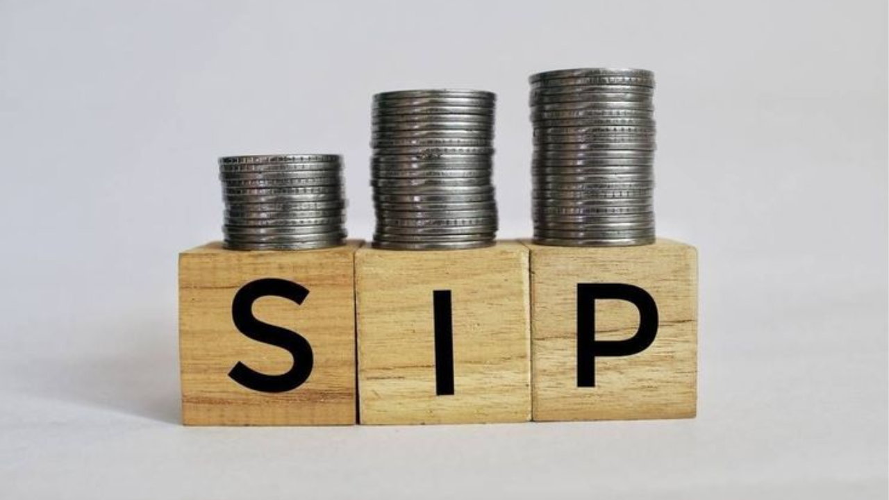 Daily की Monthly? कोणती SIP देते दमदार रिटर्न? समजून घ्या सविस्तर गणित