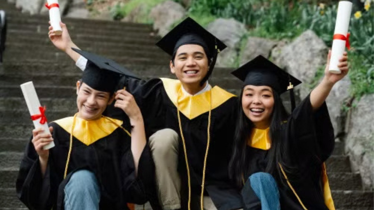 Education Loan घेण्याचा विचार करताय? जून 2026मध्ये कोणती बँक देतेय सर्वात कमी व्याजदर? जाणून घ्या सविस्तर