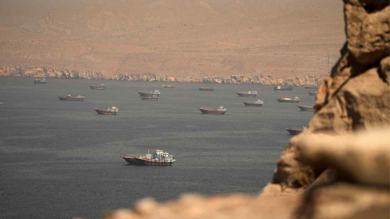 Iran हट्टाला पेटूनच? समोर ठेवलेल्या 2 अटी मान्य केल्या तरच Hormuz मधून जहाजं निघतील; LPG, तेल पुरवठा पुन्हा विस्कळीत
