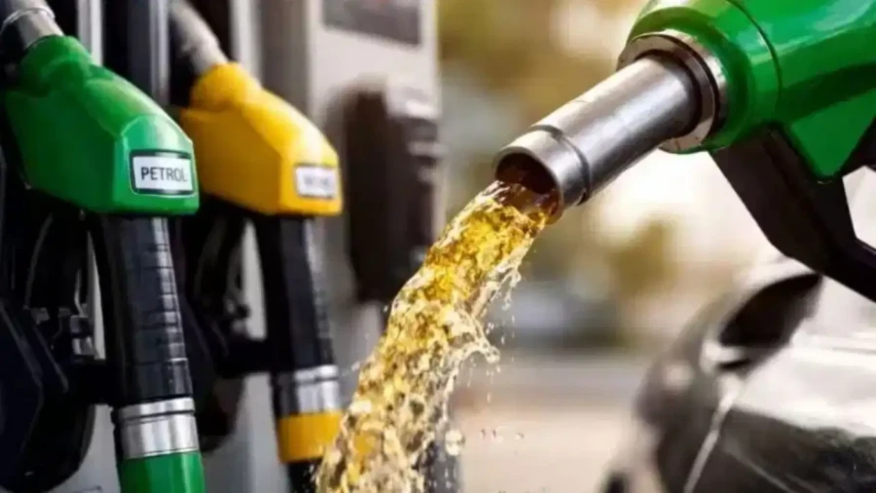 खुशखबर! भारतात Petrol-Diesel च्या किंमती उतरल्या, दरात तब्बल 3.1% ची घट, सरकारने स्पष्ट केलं संपूर्ण गणित