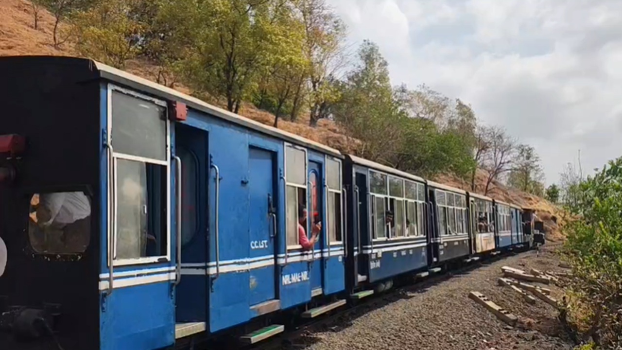 Matheran News: माथेरानची मिनी ट्रेन पर्यटकांची पहिली पसंती; हेरिटेज मानांकनाची प्रतीक्षा कायम
