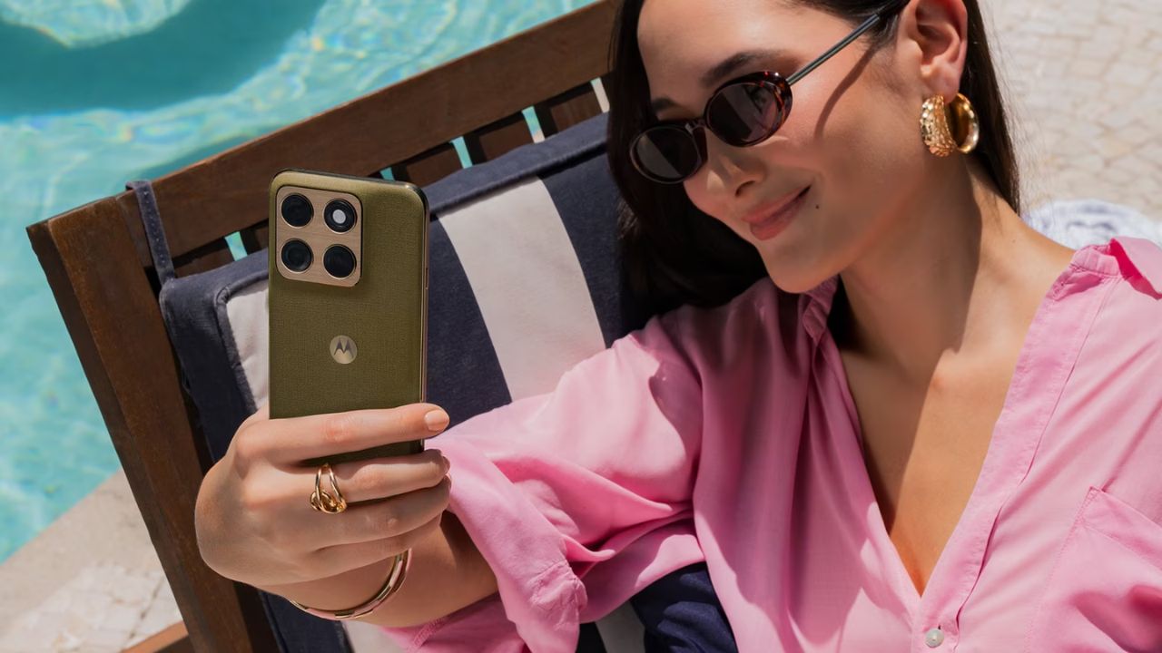 Motorola Edge 2026 ची धडाकेबाज एंट्री! तगड्या फीचर्ससह स्मार्टफोन मार्केटमध्ये सेट करणार नवा ट्रेंड… किंमत जाणून घ्या