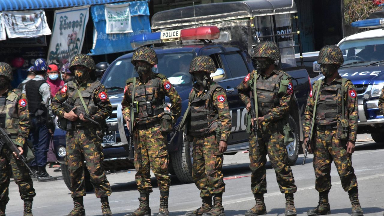 Myanmar Civil War : भारताच्या शेजारील देशात संघर्ष भडकला; राजधानीवर बंडखोरांचा दबाव