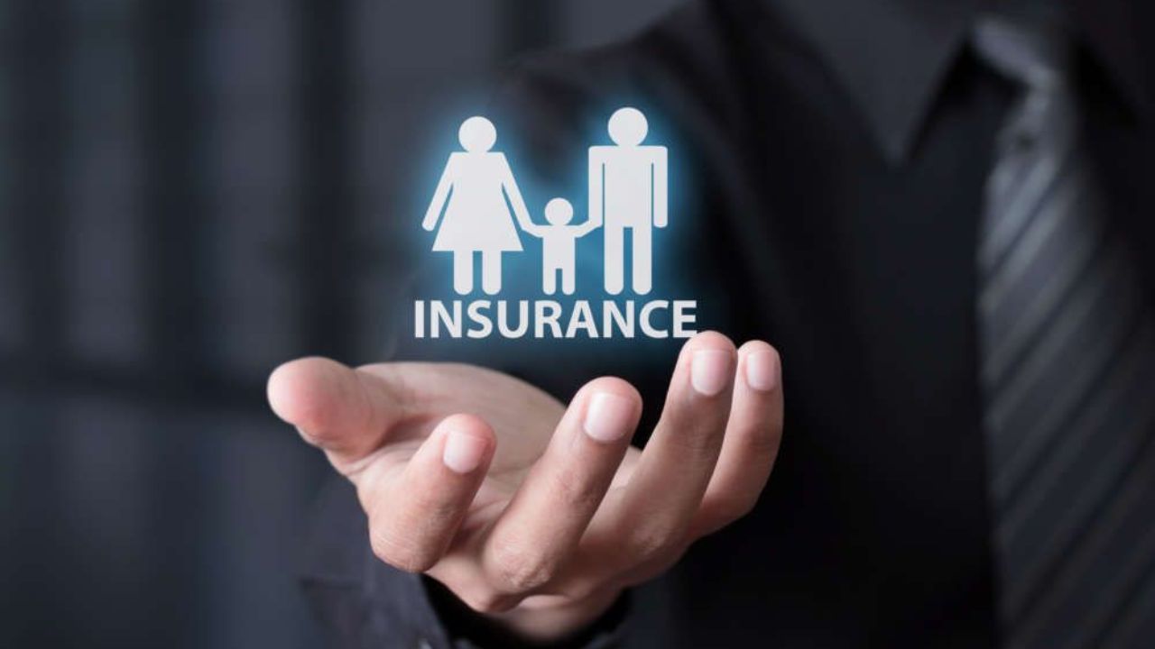 Insurance Awareness Day: अपघात असो वा नैसर्गिक आपत्ती जाणून घ्या विमा कसा बनतो सामान्य माणसाची सर्वात मोठी ताकद?