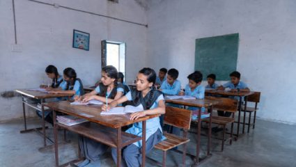 विद्यार्थ्यांनी जिज्ञासू वृत्तीने शिक्षण घेतानाच मैदानी खेळांनाही प्राधान्य द्यावे; राज्यपाल जिष्णु देव वर्मा