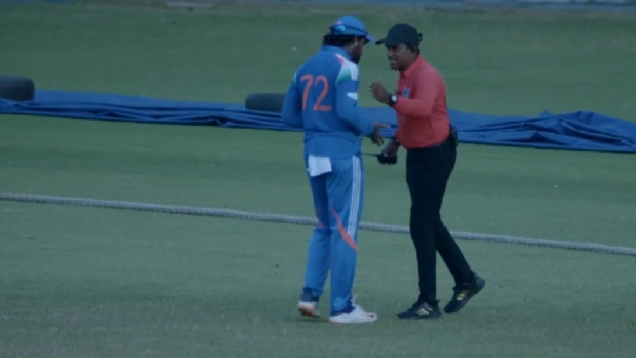 IND A vs SL A: चर्चा तिलक वर्माच्या ‘त्या’ कृतीची; सुपर ओव्हरआधी अंपायरसोबत थेट…, Video Viral