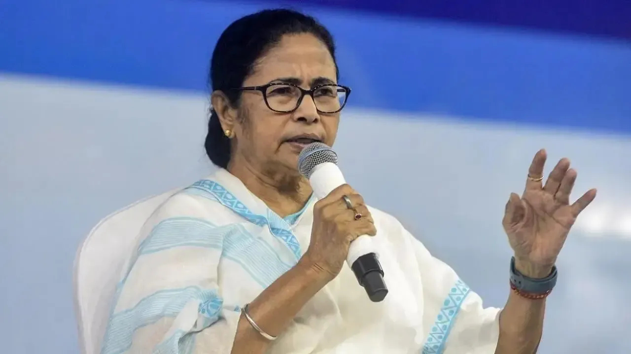 तेल गेले, तूप गेले, हाती…! Mamta Banarjee ची स्वतःच्याच पक्षातून हकालपट्टी; बंडखोर गटाने थेट…
