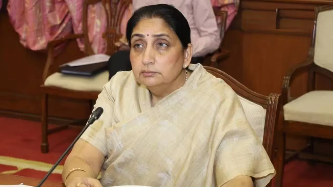 बारामतीतील वादळग्रस्त भागातील जनजीवन तातडीने पूर्ववत करा; DCM सुनेत्रा पवारांचे निर्देश