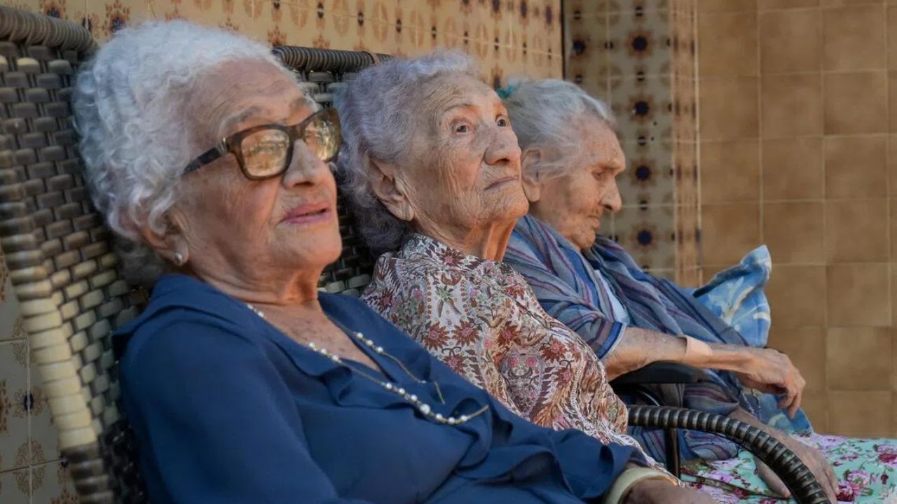DNA Study : 100 वर्षे जगण्याचे रहस्य सापडले! 316 वर्षे जगणाऱ्या ब्राझीलच्या तीन बहिणींच्या डीएनएवर शास्त्रज्ञांचे मोठे संशोधन