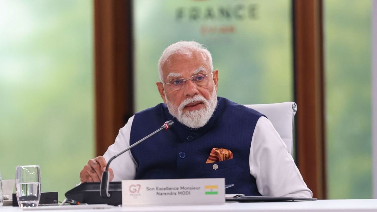 भारत या परिषदेचा सदस्य देश नाही. पण जगातील प्रमुख अर्थव्यवस्था आणि त्याच्या जागतिक भूमिकेमुळे अनेकदा परिषदेचे आमंत्रण दिले जाते. खास करुन देशांच्या पंतप्रधानांना मिळते.