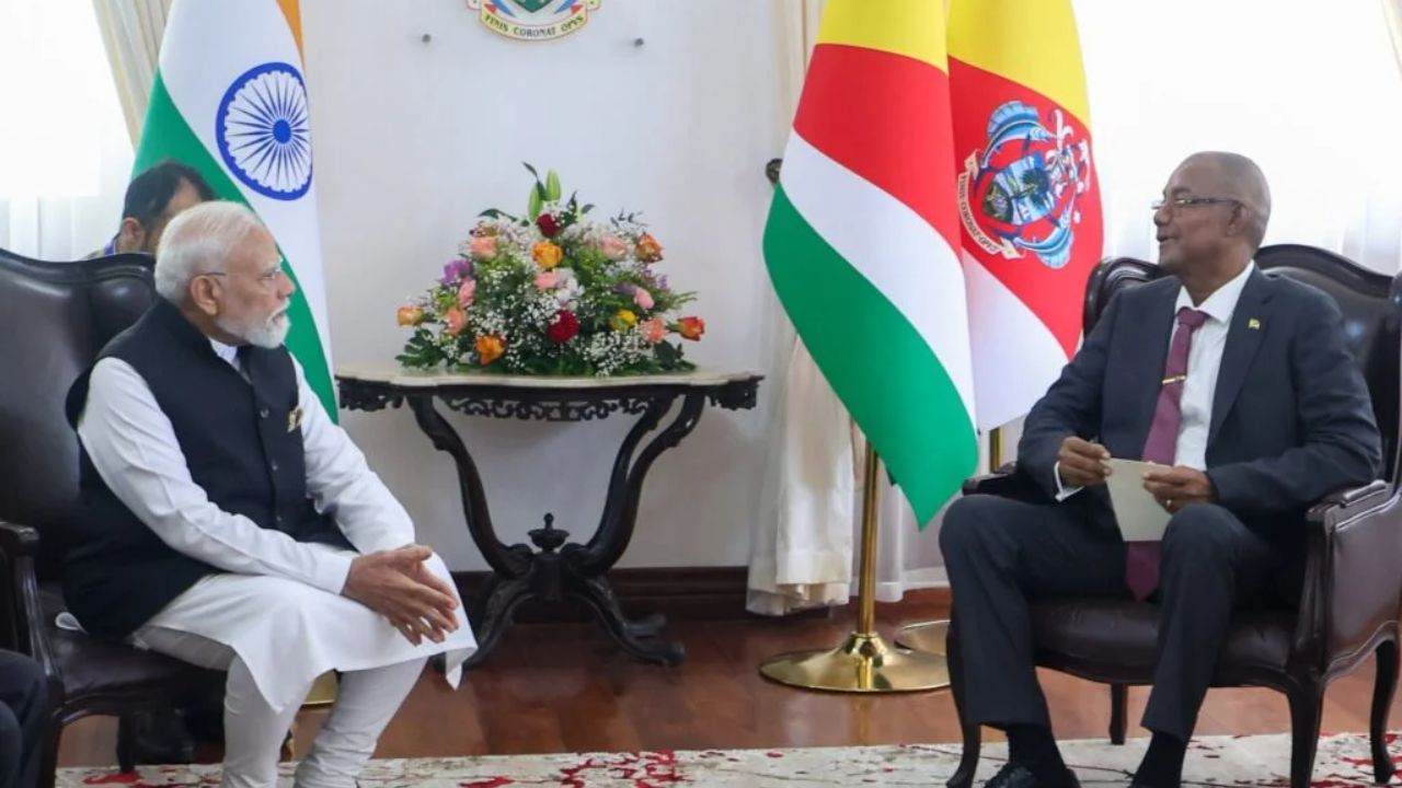 PM Modi Seychelles Visit : PM मोदींचा ऐतिहासिक सेशेल्स दौरा; 1,250 कोटींच्या मदतीसह अनेक महत्त्वाच्या करारांवर स्वाक्षऱ्या