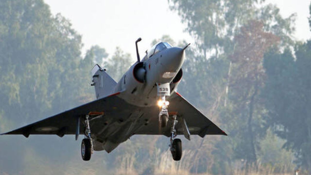 Pakistan Plane Crash : खैबर पख्तूनख्ता पाक एअरफोर्सच्या विमानाचा भंयकर अपघात; CCTV कैद झाली थरारक घटना, VIDEO