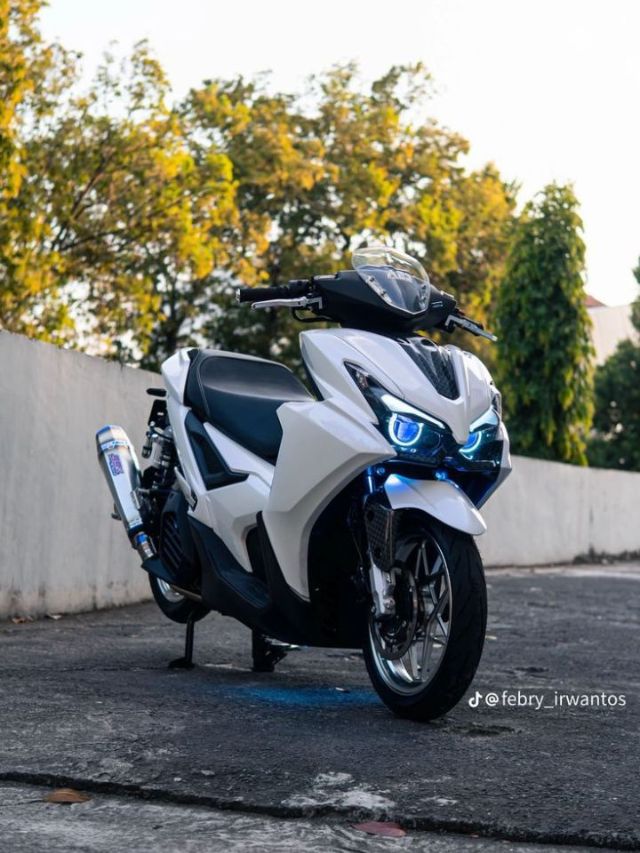 Yamaha ची पहिली Electric Scooter!  AREOX-E मध्ये मिळणार स्पोर्टी लूकसह दमदार फीचर्स