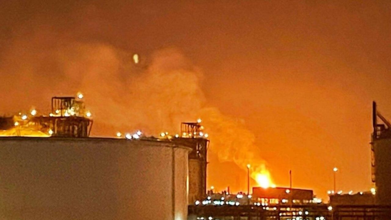 Quatar Gas Explosion : कतार हादरलं! सर्वात मोठ्या गॅस हबवर भीषण स्फोट; ५० हून अधिक जखमी, १८ बेपत्ता