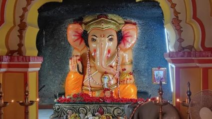 Redi Ganpati: कोकणातील दोन भुजा असलेला रेडीचा गणपती, काय आहेत या मूर्तीची वैशिष्ट्ये जाणून घ्या
