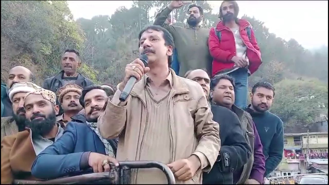 PoK Crisis: इम्रान खान नव्हे तर आता ‘या’ नेत्याने पाकिस्तान सरकारला आणले गुडघ्यांवर; PoKमध्ये हिंसाचार भडकला, 4 पोलिसांचा मृत्यू