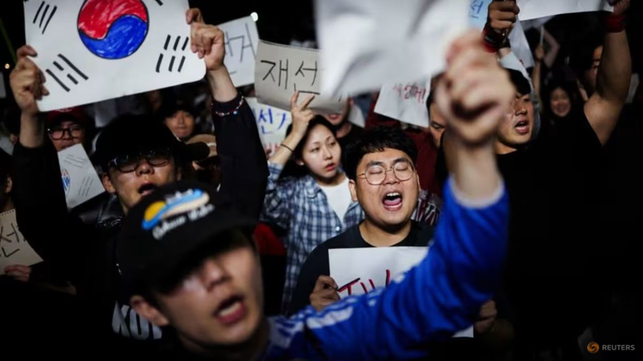 South Korea Election : स्थानिक निवडणूकांवरुन गोंधळ ; मतदानात गैरप्रकाराच्या आरोपावरुन हजारो नागरिक रस्त्यावर