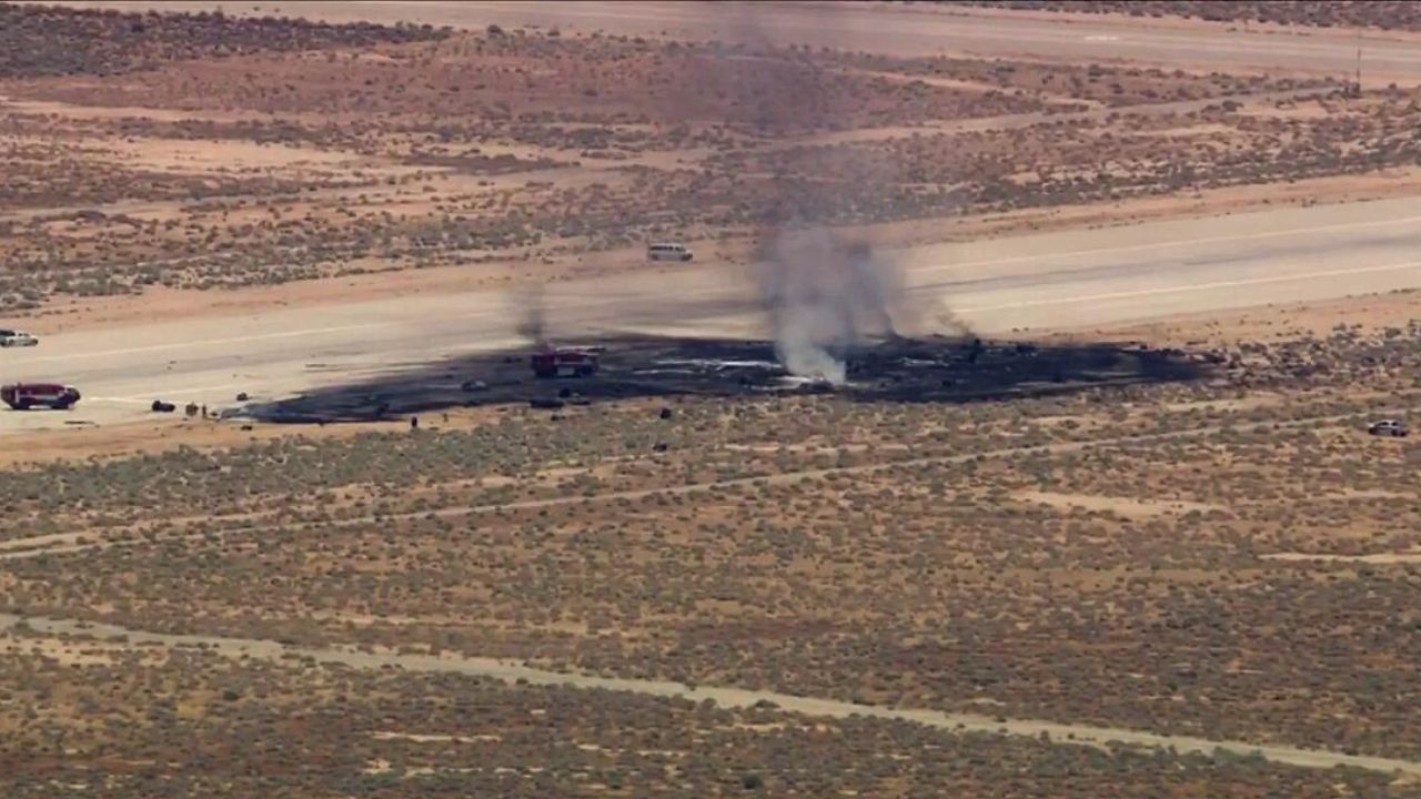US Plane Crash : अमेरिकेत भीषण विमान दुर्घटना; शक्तिशाली B-52 बॉम्बर कोसळून ८ जणांचा दुर्दैवी अंत