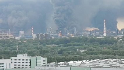 Russia Ukraine War : युक्रेनचा रशियावर सर्वात मोठा ड्रोन हल्ला; तेल रिफायनरीला लक्ष्य, झेलेन्स्कींचे पुतिन यांना थेट आव्हान