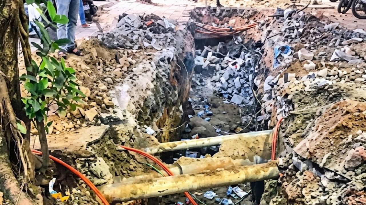 Ulhasnagar News: रस्ते खणले, मार्ग बंद केले; खोदकामांमुळे उल्हासनगरातील वाहनचालकांचा प्रवास झाला त्रासदायक