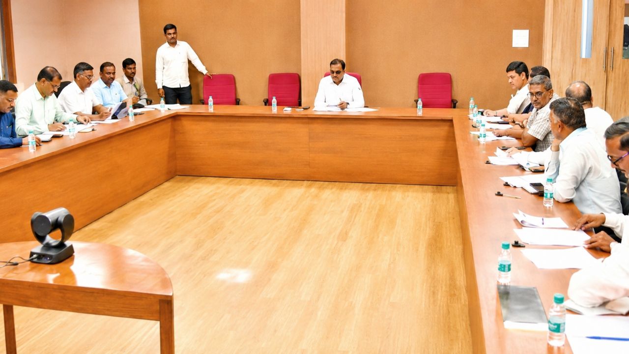 Mumbai News: अतिरिक्तांचे मुंबईतच समायोजन! वेतनही अबाधित राहणार; शेलार यांच्या अध्यक्षतेखालील बैठकीत निर्णय