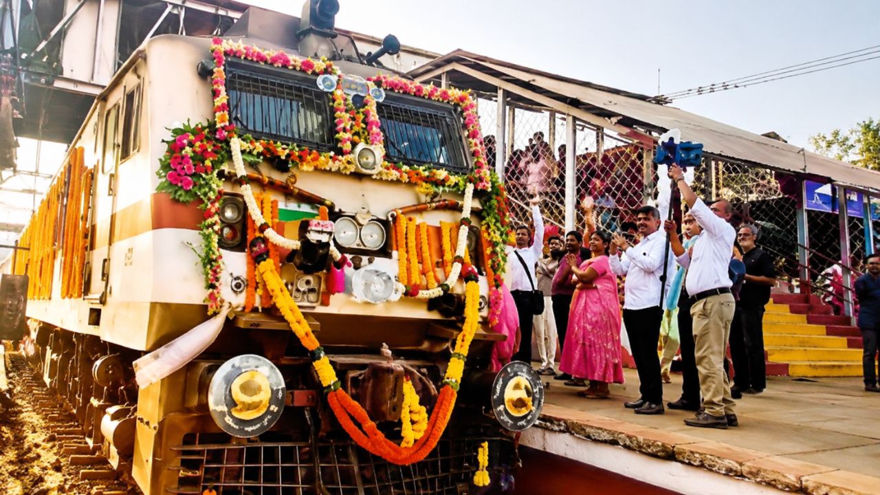 महाराष्ट्राची लाडकी ‘दख्खनची राणी’ ९६ वर्षांची! सीएसएमटी स्थानकात वाढदिवस उत्साहात; पंजाब मेलची ११४ वर्षांची वाटचाल