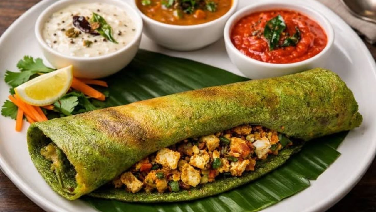 साध्या डोसाला द्या हेल्दी ट्विस्ट! वाटीभर मुगाचा वापर करून बनवा टेस्टी कुरकुरीत पनीर  स्टफ्ड डोसा, नोट करा रेसिपी