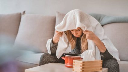 चेहऱ्यावर साचून राहिलेल्या घाणीमुळे त्वचा टॅन दिसते? मग ‘या’ साली पाण्यात मिक्स करून घ्या वाफ, त्वचेची छिद्र होतील स्वच्छ