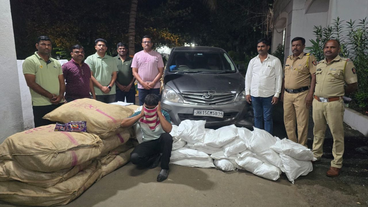 Tasgaon Gutkha Seizure: प्रतिबंधित गुटखा वाहतुकीवर पोलिसांचा घाव; ११.८४ लाखांचा मुद्देमाल जप्त