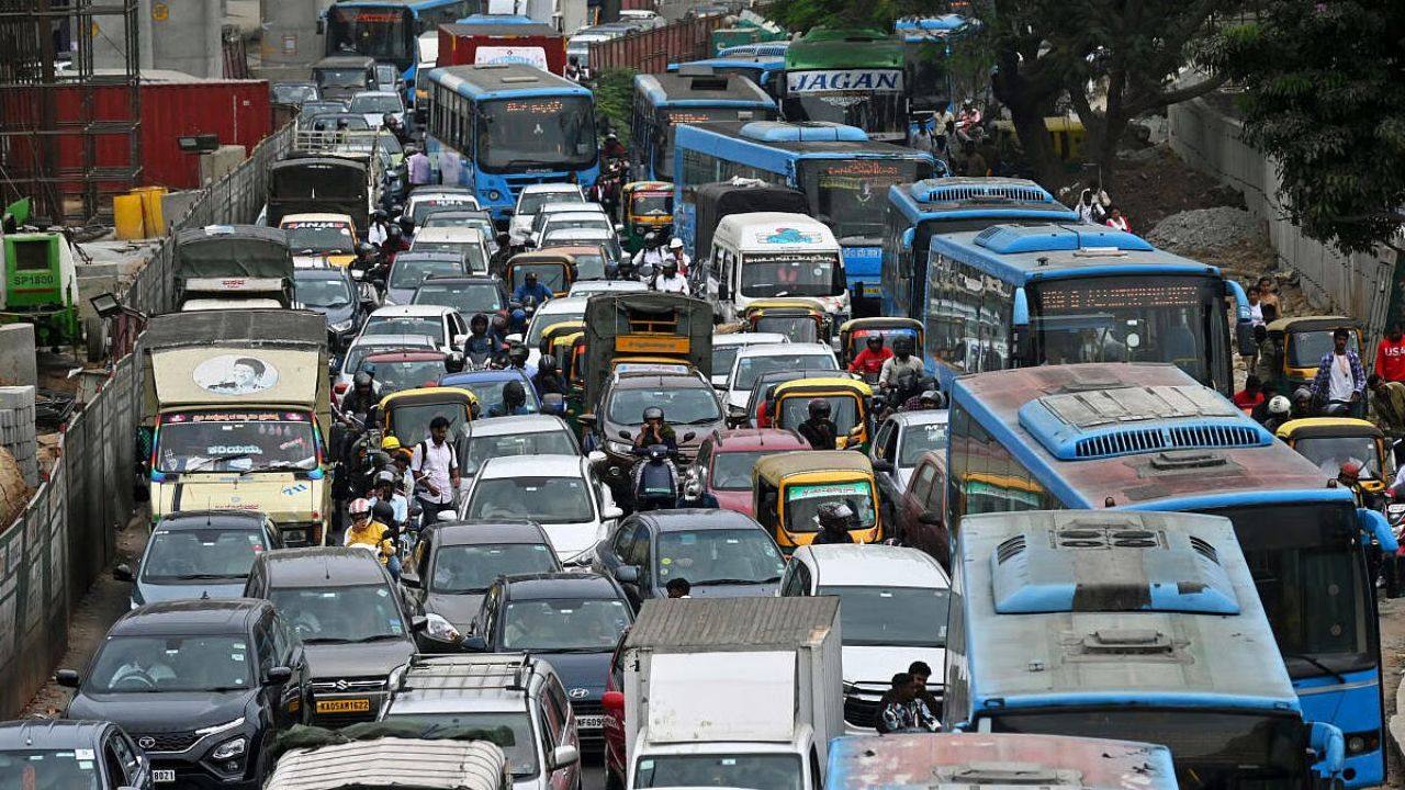 Junnar Traffice : वाहतूक कोंडीत अडकला बेल्हे गावाचा श्वास! वाढत्या वाहनसंख्येमुळे पार्किंगचा प्रश्न गंभीर