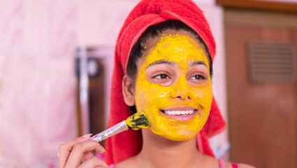 Skin Care Tips: पिंपल्स आणि कोरड्या त्वचेवर ‘या’ पद्धतीने लावा बेसन, टॅनिंगच्या समस्येपासून मिळेल कायमची सुटका