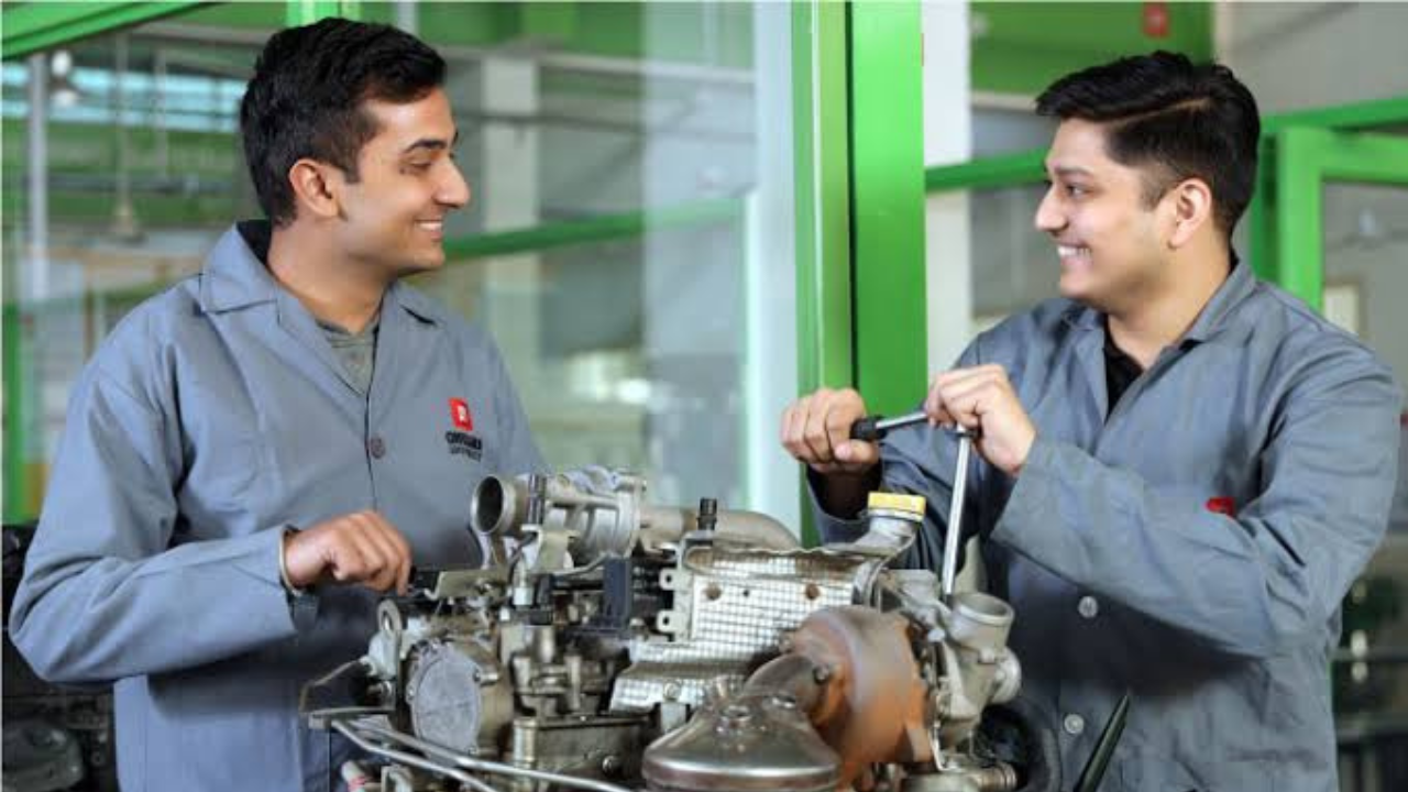 ऑटोमोबाईल इंजिनिअरिंग कोर्समध्ये नेमके कशाचे शिक्षण दिले जाते? सविस्तरपणे जाणून घ्या