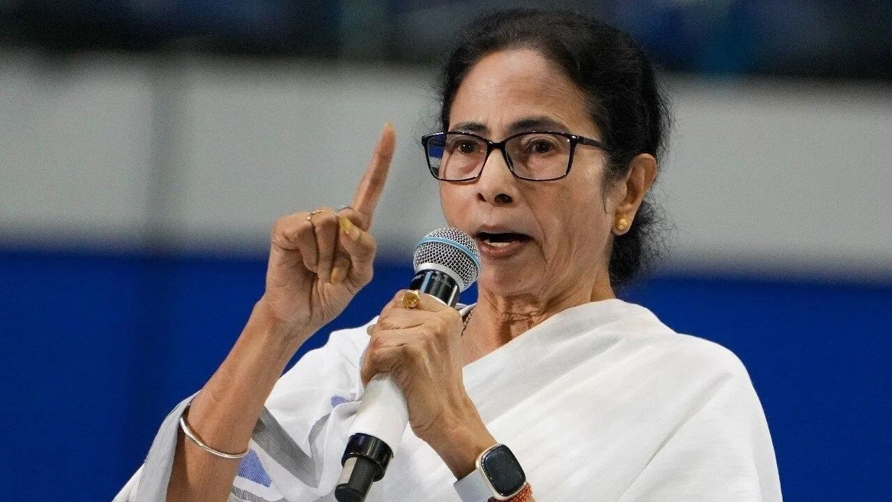 Mamata Banerjee: “थांबा, यापेक्षा मोठा ‘खेळ’ करणार…” ममता बॅनर्जींचा भाजपला थेट इशारा; बंगाल पोलिसांवरून हिटलरशी केली तुलना