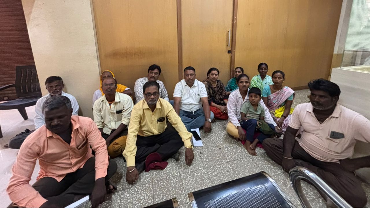 Satara: पालिकेच्या जागेवरील अतिक्रमणामुळे नागरिक संतप्त, सदर बाजारातील रहिवाशांचा नगरपालिकेत ठिय्या; तातडीच्या कारवाईची मागणी