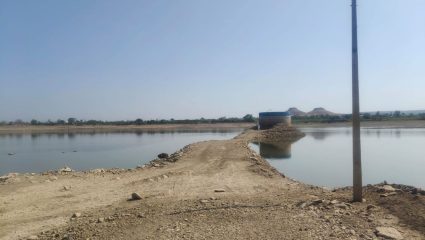 Koregaon Water Crisis: कोरेगावात ‘तळहीरा’ तलाव कोरडा पडण्याच्या मार्गावर! प्रशासनाच्या दुर्लक्षामुळे ८ दिवसांत पाणी संपण्याची भीती