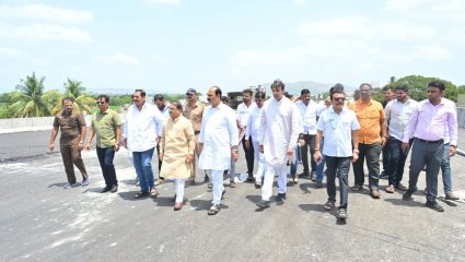 कराड उड्डाणपुलाच्या कामाची खासदार उदयनराजे भोसले यांच्याकडून पाहणी, कामाला गती देण्याच्या सूचना
