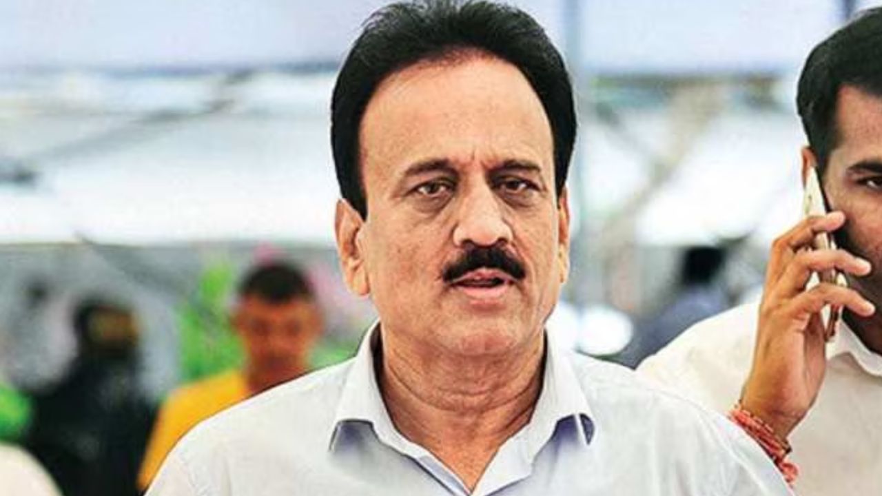 ‘शाळेमध्ये विद्यार्थ्यांसमोर पिस्तूल घेऊन जाणाऱ्या महाजनांना…’ गिरीश महाजनांच्या ‘त्या’ वक्तव्यावर काँग्रेसची सडकून टीका