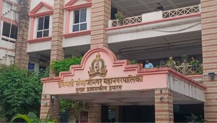 कामचुकार कंत्राटी कर्मचाऱ्यांची गय नाही, २ महिन्यांत थेट हकालपट्टी! छ. संभाजीनगर मनपा आयुक्तांचा कडक इशारा